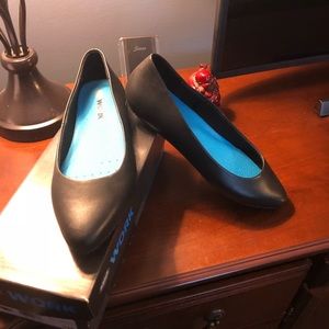 Black flat shoes
